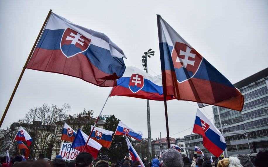 V Bratislave sa aj napriek núdzovému stavu konal protest proti opatreniam