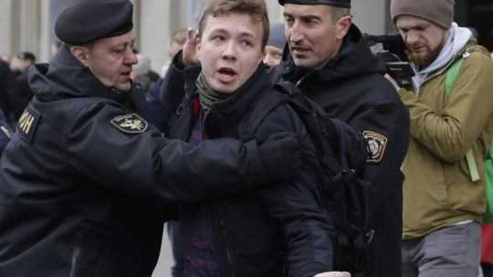 Zadržaný bieloruský novinár  je údajne v kritickom stave