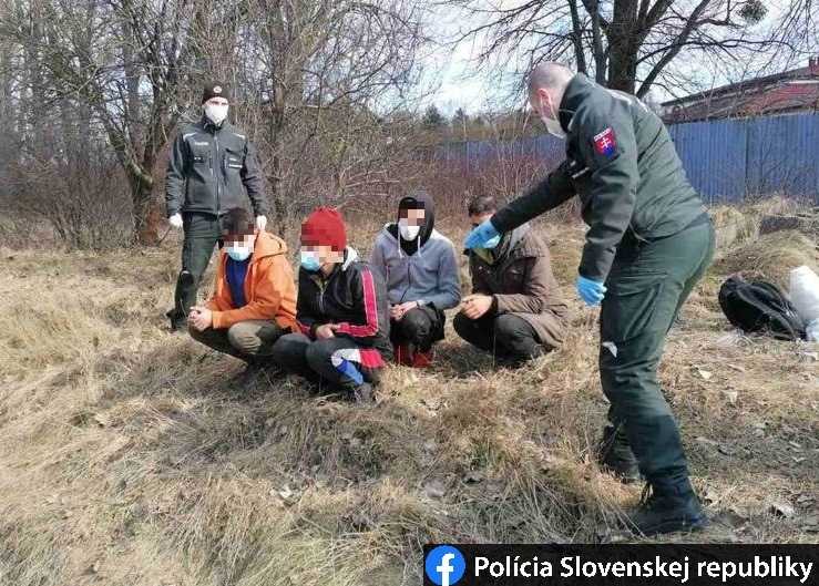 Bielorus nelegálne prevážal cez Slovensko 12 cudzincov, hrozí mu až 10 rokov za mrežami