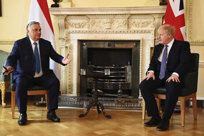 Dvere na Downing street sa opäť otvorili, Johnson privítal Orbána