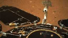 Čína zverejnila prvé snímky z Marsu, urobilo ich robotické vozidlo