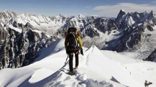 Vo francúzskych Alpách po páde lavín zahynulo päť ľudí