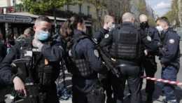 Počas protidrogovej akcie na juhu Francúzska zomrel policajt