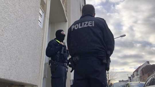 Rakúska polícia tvrdo zasiahla proti popieračom covidu