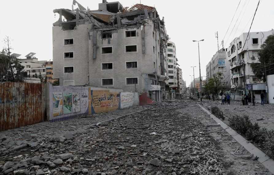 Palestínčania sa hromadia v preplnených krytoch, Izrael pokračuje v bombardovaní Gazy