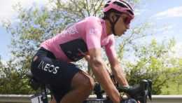 Giro: V úniku triumfoval Schmid, Bernal si vylepšil pozíciu na čele