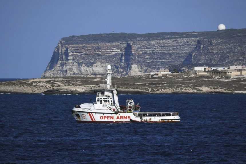 Prišli stovky migrantov. Tábor pre nich je na Lampeduse kompletne zaplnený
