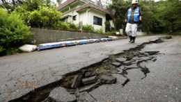Japonsko zasiahlo silné zemetrasenie, varovanie pred cunami zatiaľ úrady nevydali