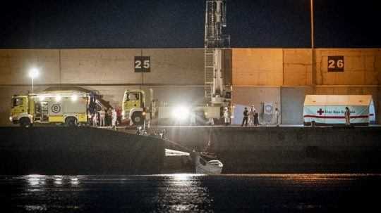 Po zrážke rybárskej lode s nákladnou zahynuli traja Japonci