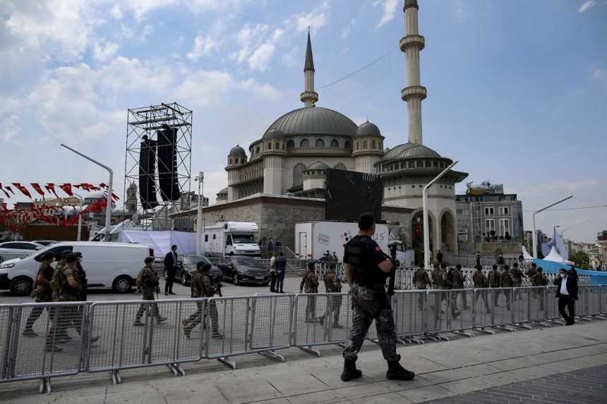 V centre Istanbulu vyrástla monumentálne mešita, otvoriť ju prišiel prezident Erdogan