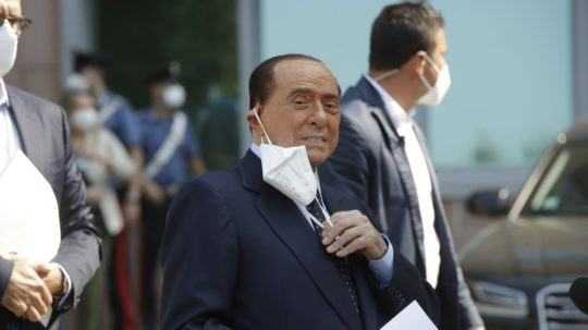 Talianskeho expremiéra Berlusconiho pred súdnym pojednávaním opätovne hospitalizovali