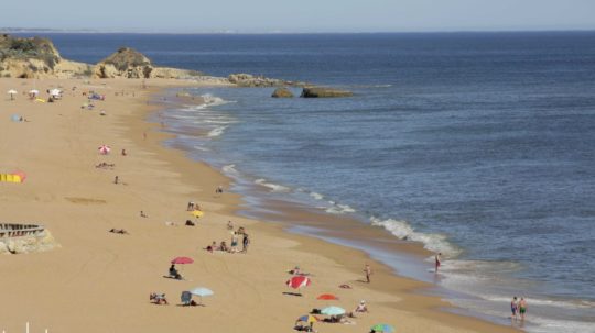 pláž v Portugalsku