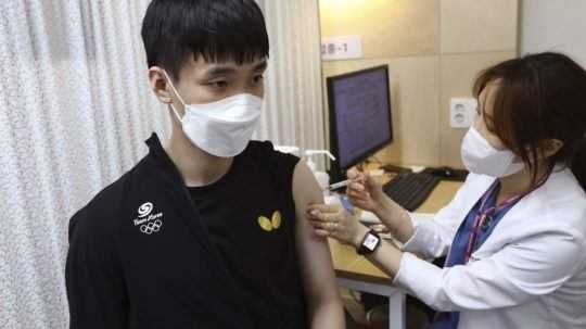 Športovci dostanú pred olympiádou možnosť zaočkovať sa vakcínou od Pfizer/BioNTech