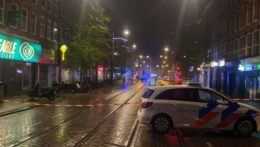 Útočník v Amsterdame pobodal päť ľudí, jeden na mieste zomrel