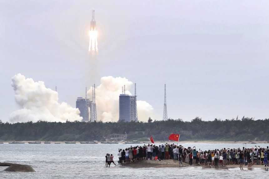 Nevie sa kam ani kedy. Časť čínskej rakety môže nekontrolovateľne padnúť na Zem