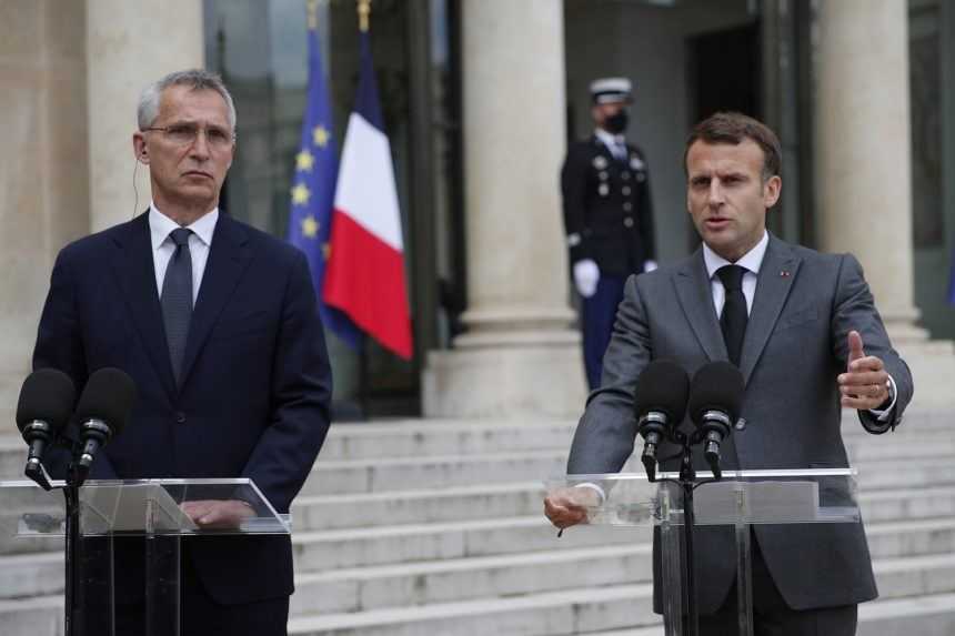 Macron po stretnutí so šéfom NATO: Solidarita medzi spojencami nie je len slovo