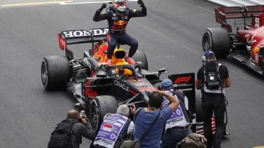 Verstappen s Red Bullom ovládol Veľkú cenu Monaka