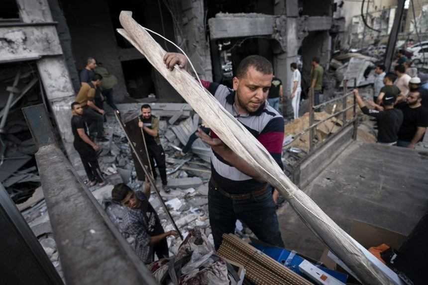 Do pásma Gazy mieri po 11 dňoch bombardovania humanitárna pomoc