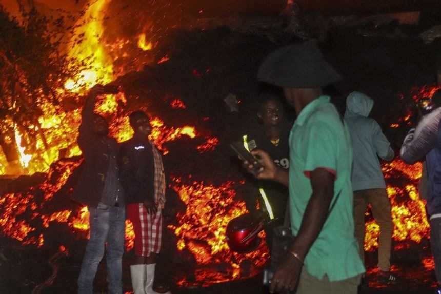 Pred chrliacou sopkou Nyiragongo utiekli desaťtisíce ľudí