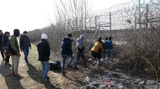 Doteraz im stačili nožnice. Migrantov má na grécko-tureckej hranici zastaviť digitálna bariéra