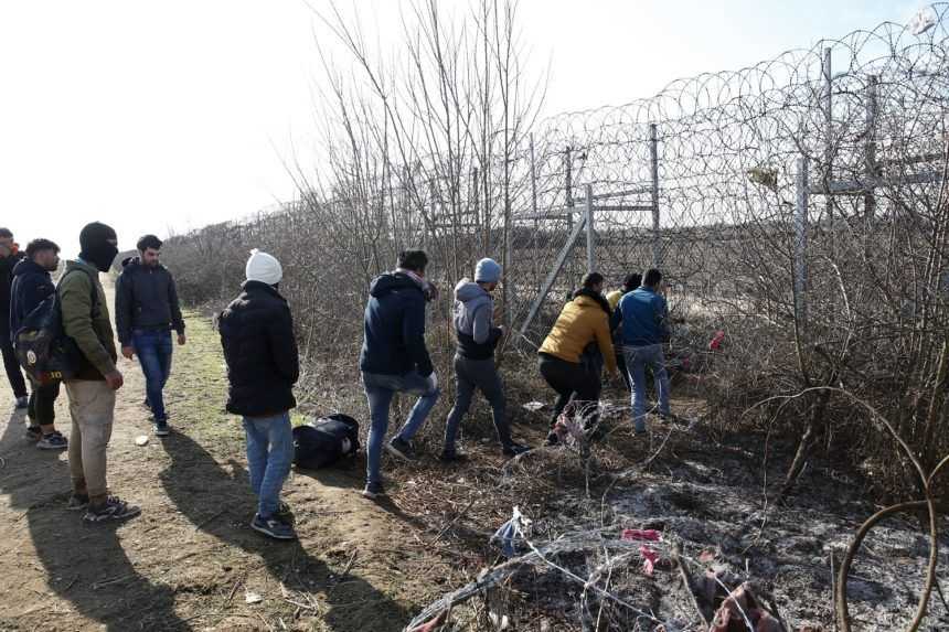 Doteraz im stačili nožnice. Migrantov má na grécko-tureckej hranici zastaviť digitálna bariéra