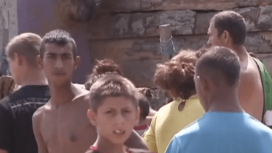 Súd oslobodil jedného z Rómov v kauze policajnej razie v Moldave nad Bodvou