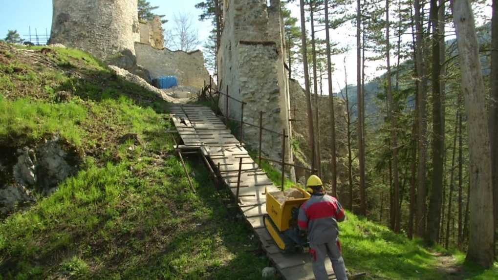 Štátne lesné pozemky sa budú môcť využívať aj na účel obnovy hradov