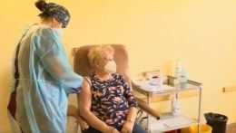 V Košickom kraji nie je záujem o očkovanie, na nové termíny sa čaká len krátko