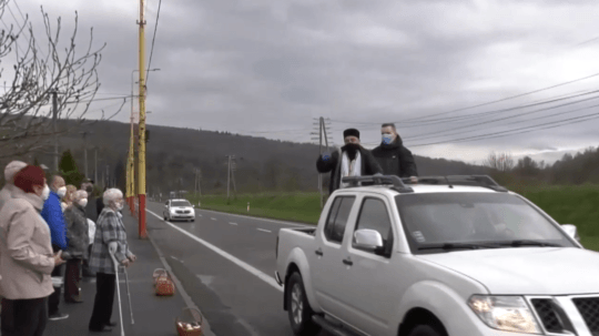 Slovenskí pravoslávni oslavujú Veľkú noc, kňazi museli improvizovať