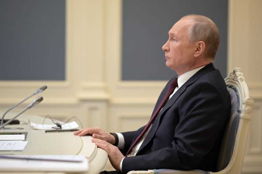 Putin predložil parlamentu návrh na odstúpenie od Zmluvy o otvorenom nebi