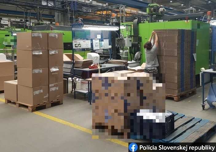Polícia odhalila nelegálnu prácu na juhu Slovenska, vyhostila 19 cudzincov