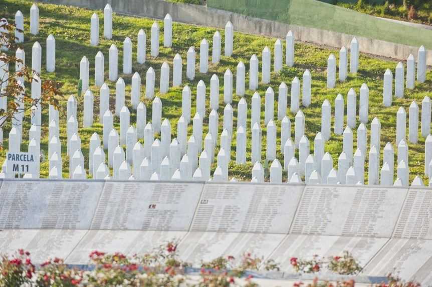 Hrôzostrašný masaker v Srebrenici otriasa spoločnosťou aj v súčasnosti