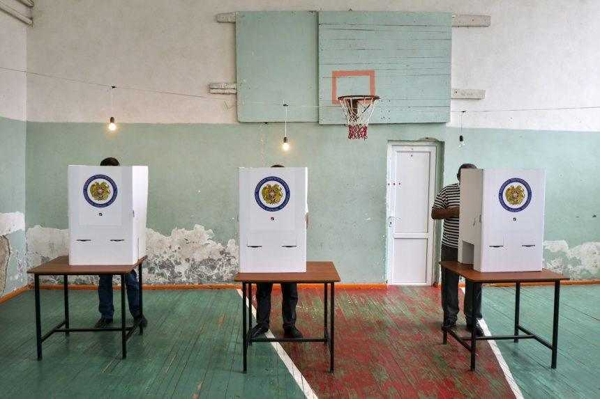 Predčasné voľby v Arménsku priniesli premiérovi Pašinjanovi jasné víťazstvo
