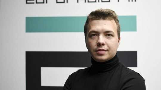Pratasevič sa priznal vo vysielaní bieloruskej štátnej televízie, zrejme vynútene