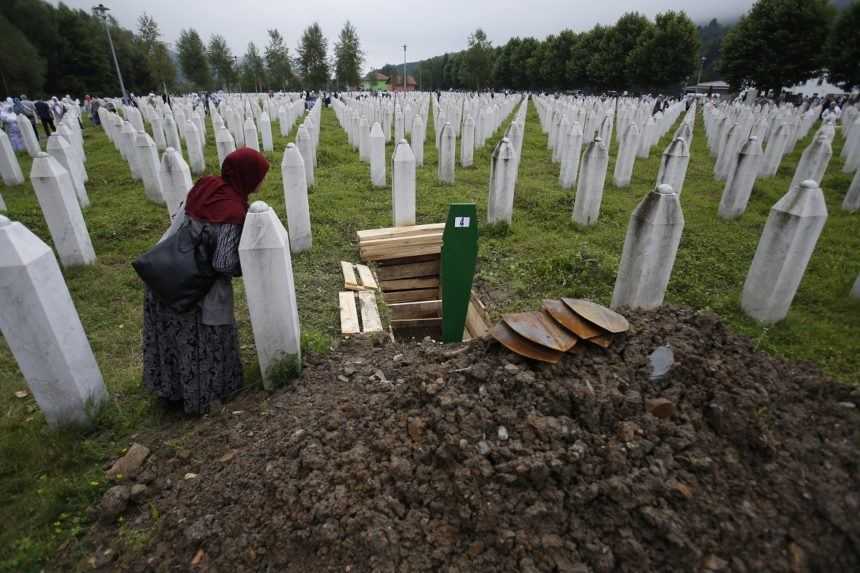 Parlament v Čiernej Hore odvolal ministra za výroky o Srebrenici