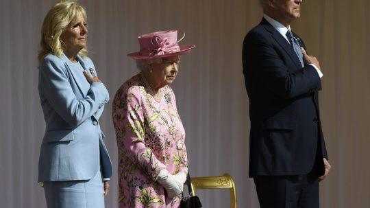 kráľovná-Alžbeta-manželia-Bidenovci
