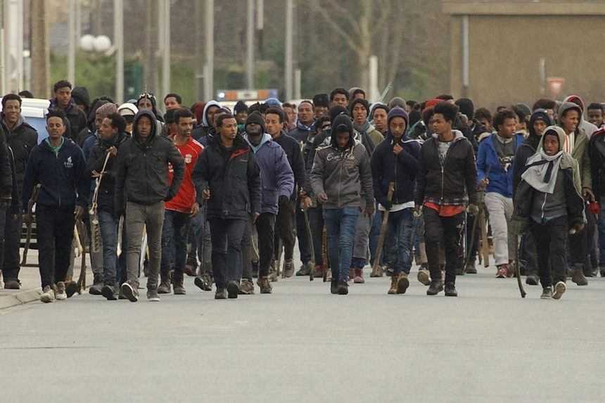 Francúzska polícia zlikvidovala tábor migrantov v Calais