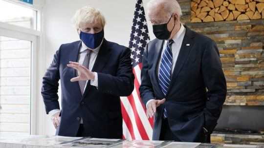 Biden má za sebou stretnutie s Johnsonom, obaja sa zaviazali  k podpore ľudských práv