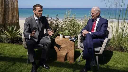 Macron o Bidenovi: Je skvelé mať prezidenta USA, ktorý má záujem o spoluprácu