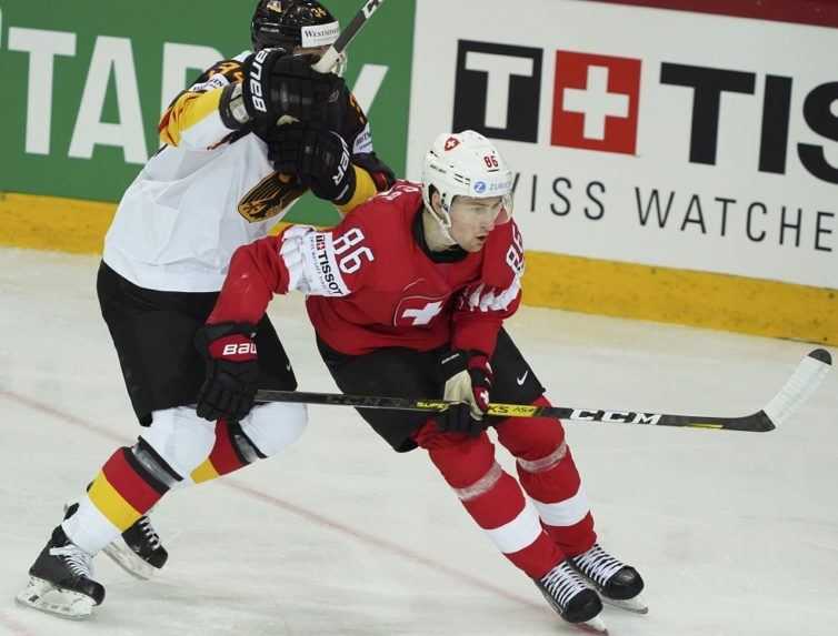 MS v hokeji: Švajčiari premrhali vedenie 2:0. O výhre Nemcov rozhodli nájazdy
