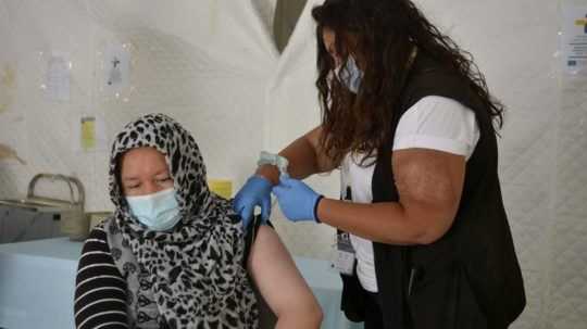 Očkovanie sa začalo aj v utečeneckom tábore na ostrove Lesbos