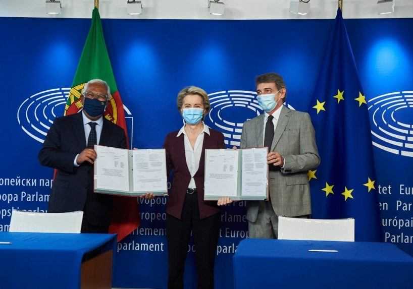 Predstavitelia EÚ podpísali nariadenie o covidovom pase