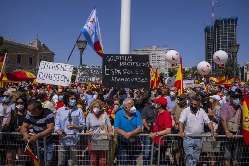 Španieli protestujú proti udeleniu milosti katalánskym politikom