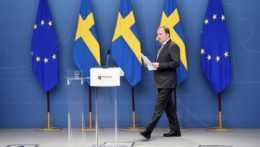 Švédsky premiér Löfven oznámil rezignáciu, predčasné voľby odmieta