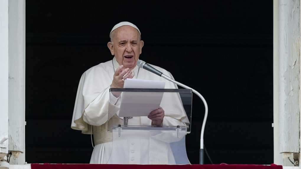 Pápež vyjadril ľútosť nad nálezom pozostatkov detí pri katolíckej škole v Kanade