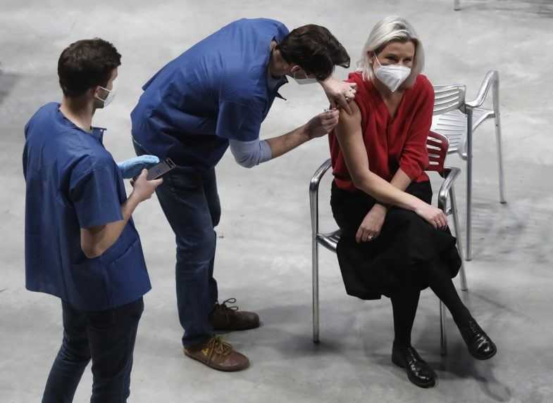 V ČR zaočkovali prvou dávkou už viac ako polovicu ľudí nad 45 rokov