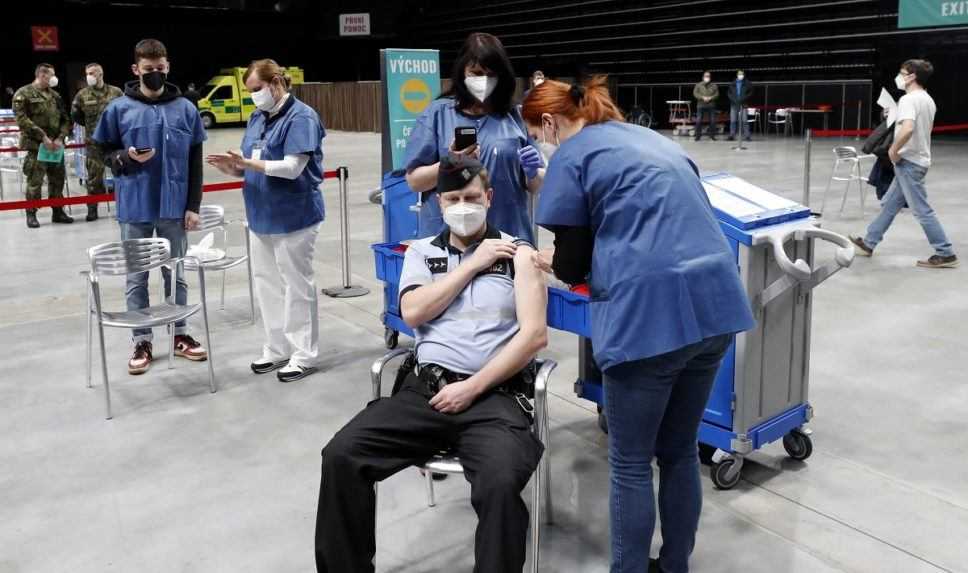 V Českej republike zaočkovali za jeden deň viac ako 100 000 ľudí