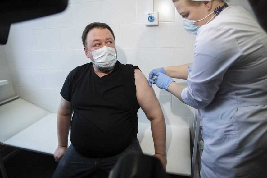 Rusko nariadilo povinné očkovanie zamestnancov v ďalších oblastiach krajiny