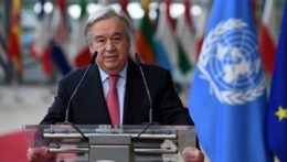 Generálny tajomník Organizácie Spojených národov António Guterres odpovedá na otázky novinárov počas príchodu na samit EÚ v Bruseli vo štvrtok 24. júna 2021.