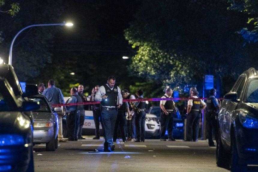 Pri streľbách v Chicagu sa zranilo 12 ľudí, hlásia aj jednu obeť